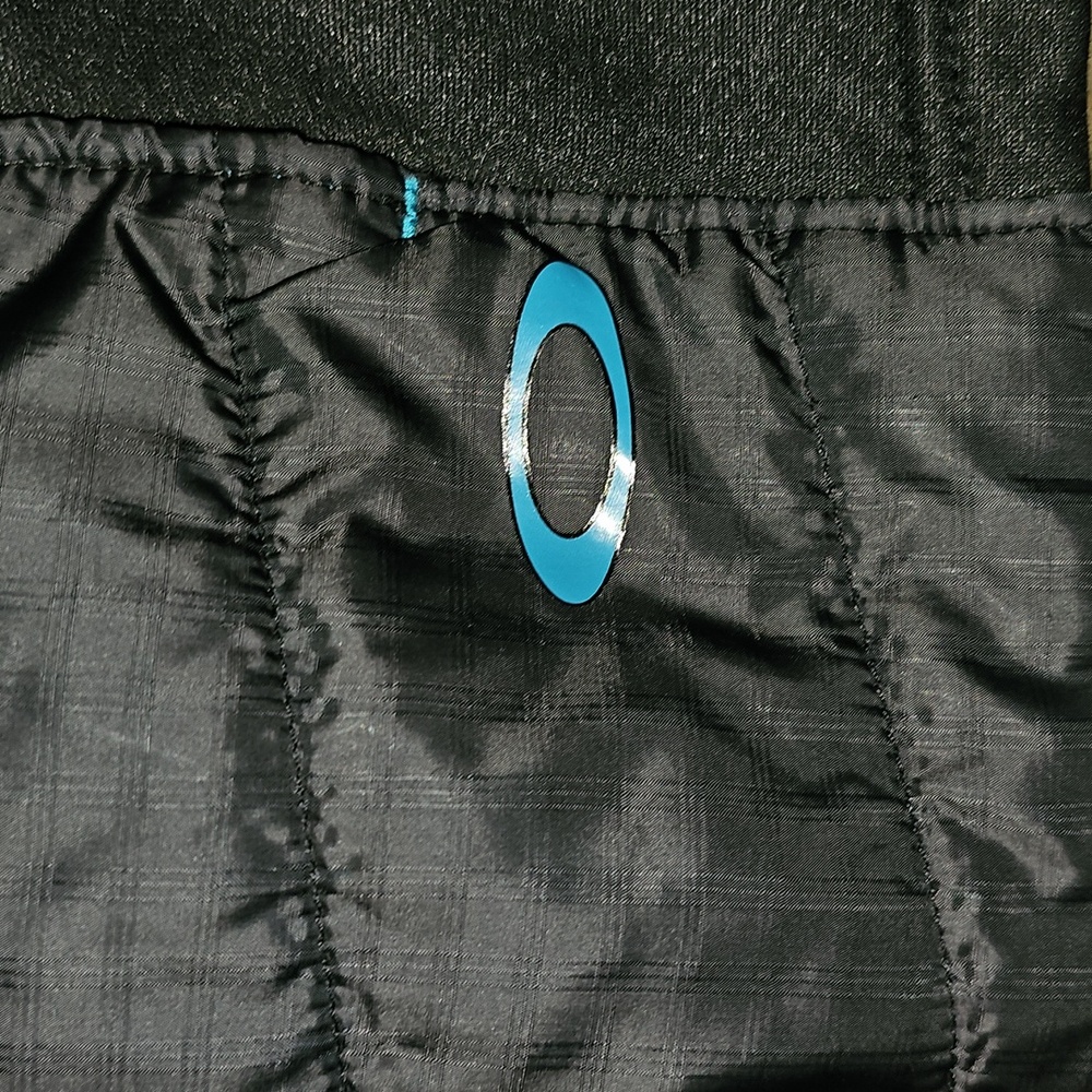 🩵Oakley Teal Blue and Black Jacket - Picture 3 of 7